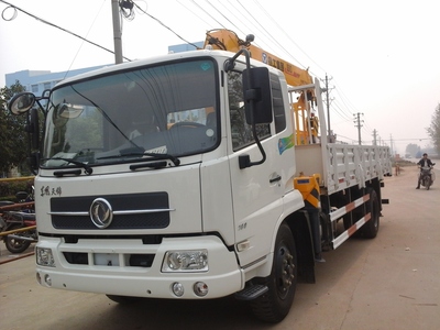 綿陽隨車吊廠家直供靠譜電話18727989900，專用汽車服務(wù)升級(jí)助力工程建設(shè)